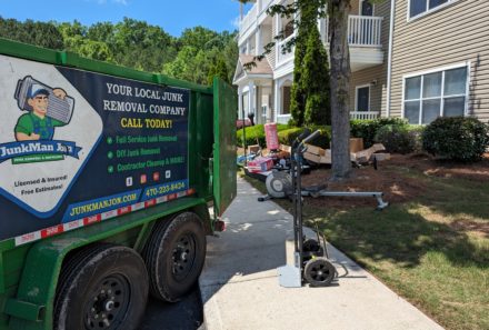 How Same-Day Junk Removal Can Help During a Move